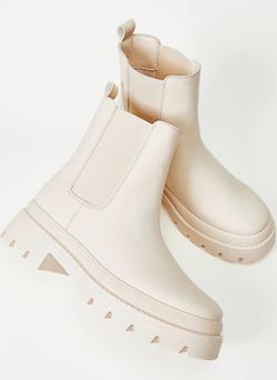 NEW IN BOX booties BIRCH color Size 7.5