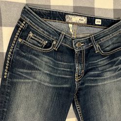 Women’s Buckle Jeans 