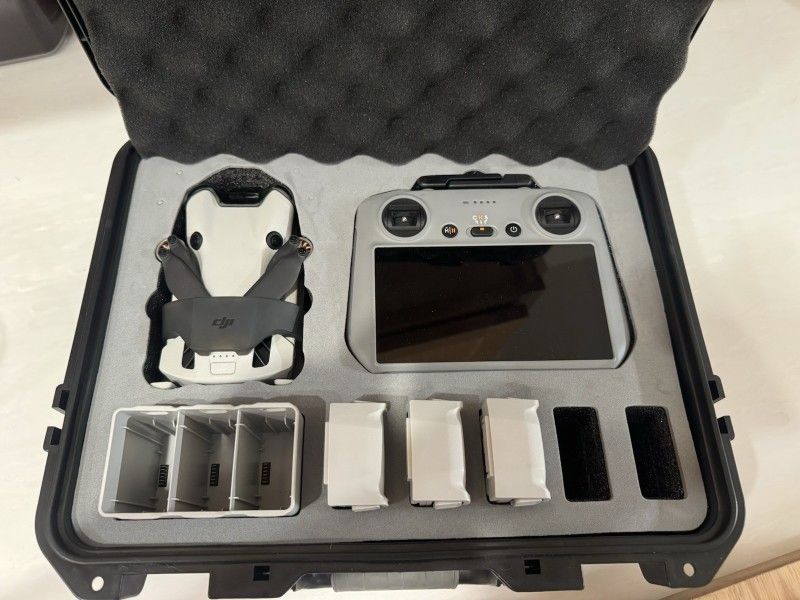DJI Mini 4 Pro Fly More Combo