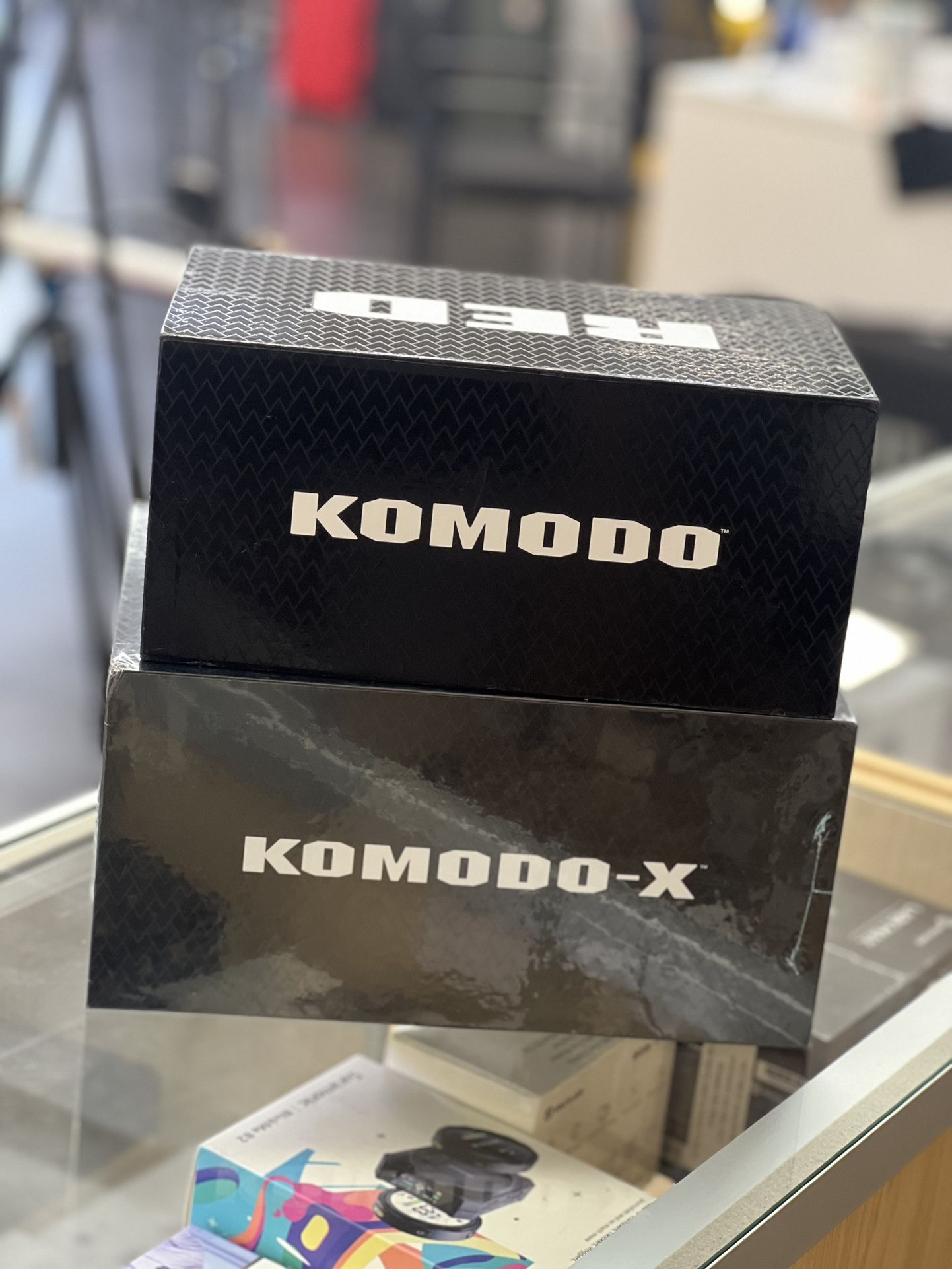 RED DIGITAL CINEMA KOMODO-X 6K Digital Cinema Camera (Canon RF, Black)
