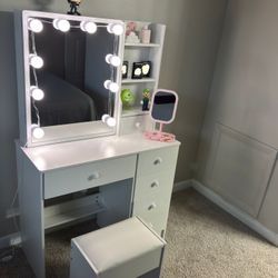 Vanity de Maquillaje con Espejo y Luces