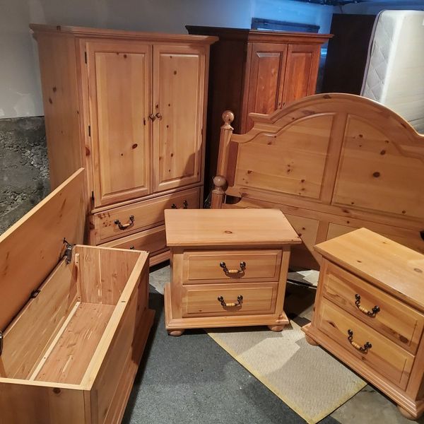 5 Piece Bedroom Set Impressions By Thomasville for Sale in Seattle