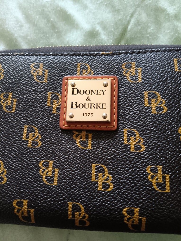 Dooney And Bourek 1975 Women's Wallet Pur