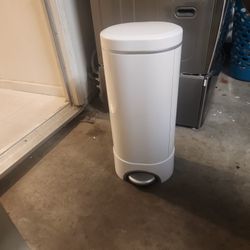 Diaper Genie (Trash Can For Baby Diapers)