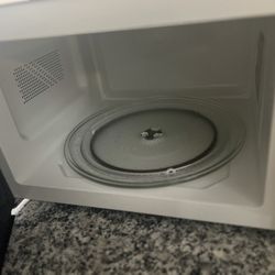 Microwave for Sale – Like New 