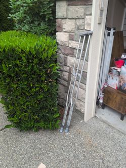 Aluminium frame underarm crutches