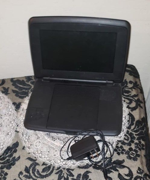 WORKING RCA PORTABLE DVD PLAYER