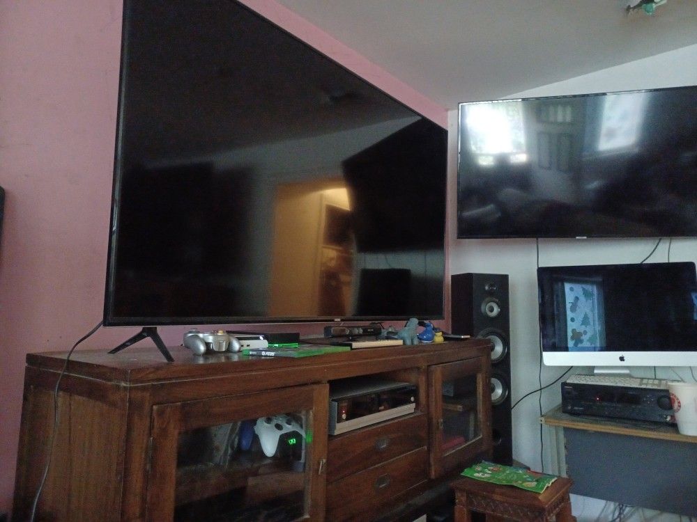 70" VIZIO 4K MONITOR AND 55" LG 4K HDR SMART TV NO BASE TV LEGS $1000 FINAL PRICE 
