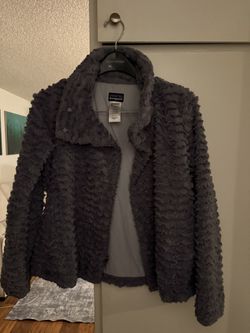 Women’s Patagonia Faux Fur Jacket Excellent Condition Size Small Runs Bigger