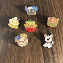 DISNEY TRADING PINS !!
