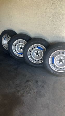 Ford maverick Tires 4