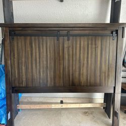 Lakeleigh Queen Panel Bed