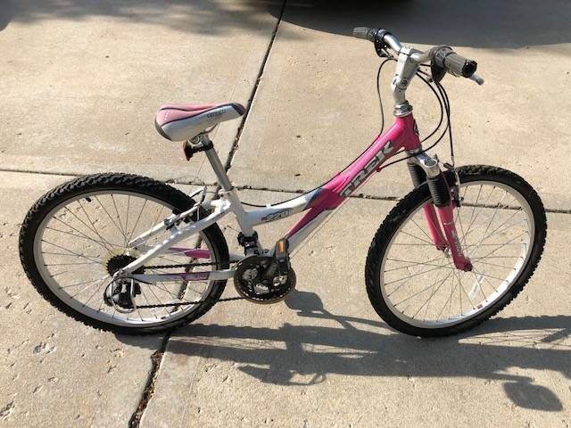 Trek mt 220 outlet girl pink