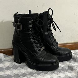 BLACK HEELED BOOTS