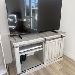 Medium TV stand
