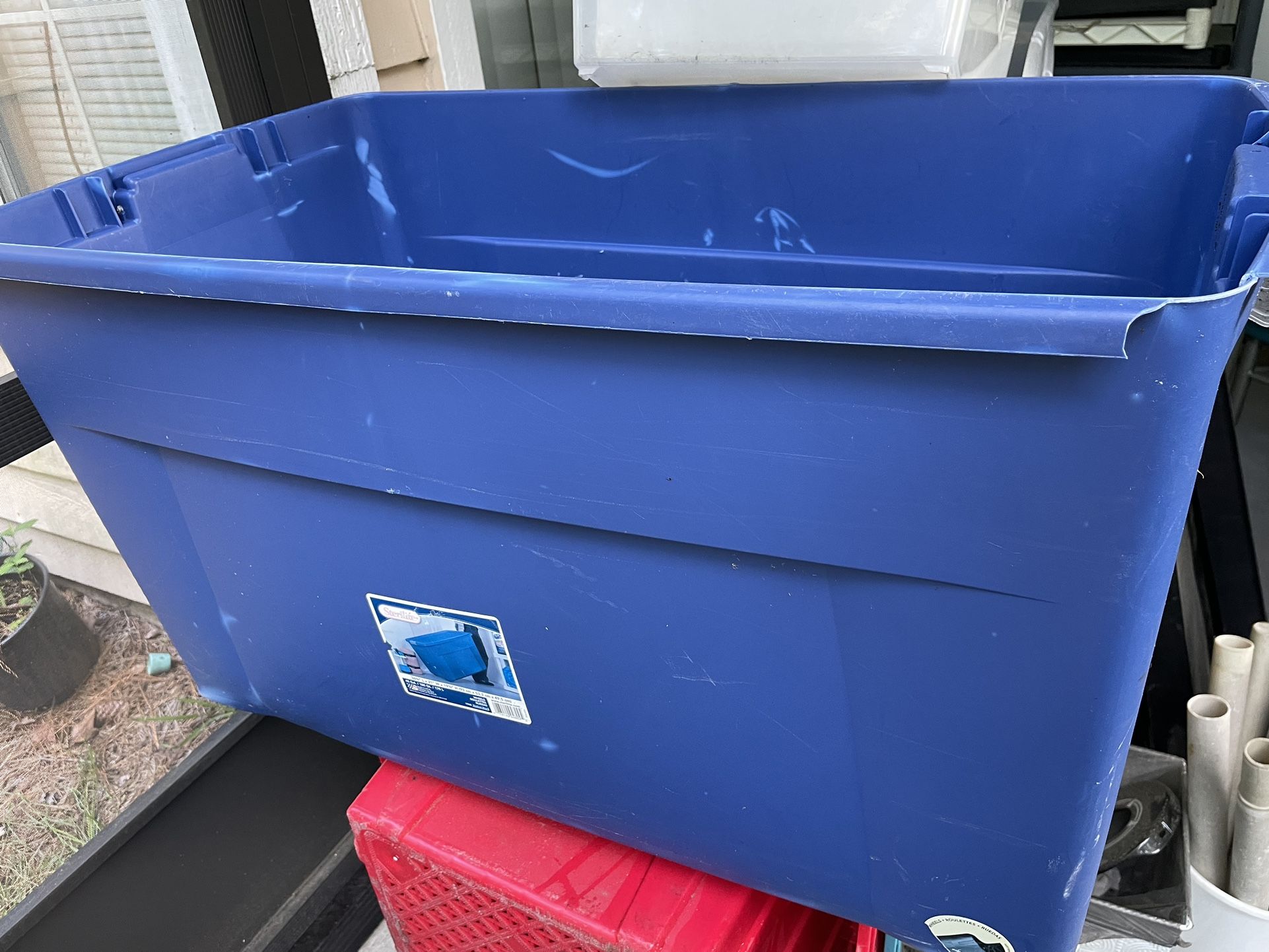 4 Large Storage Containers With One Lid That Does Not Fit.