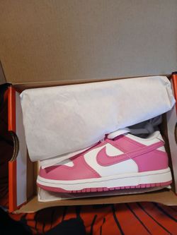 Nike Dunk Low (PSE) shoes in the white and laser fuchsia colorway