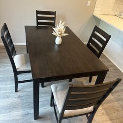 Premium Quality Solid Wood Dining Table 4 Chairs 