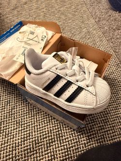 NEW kids Adidas Superstar Size 4K