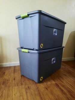 Two plastic boxes with lids