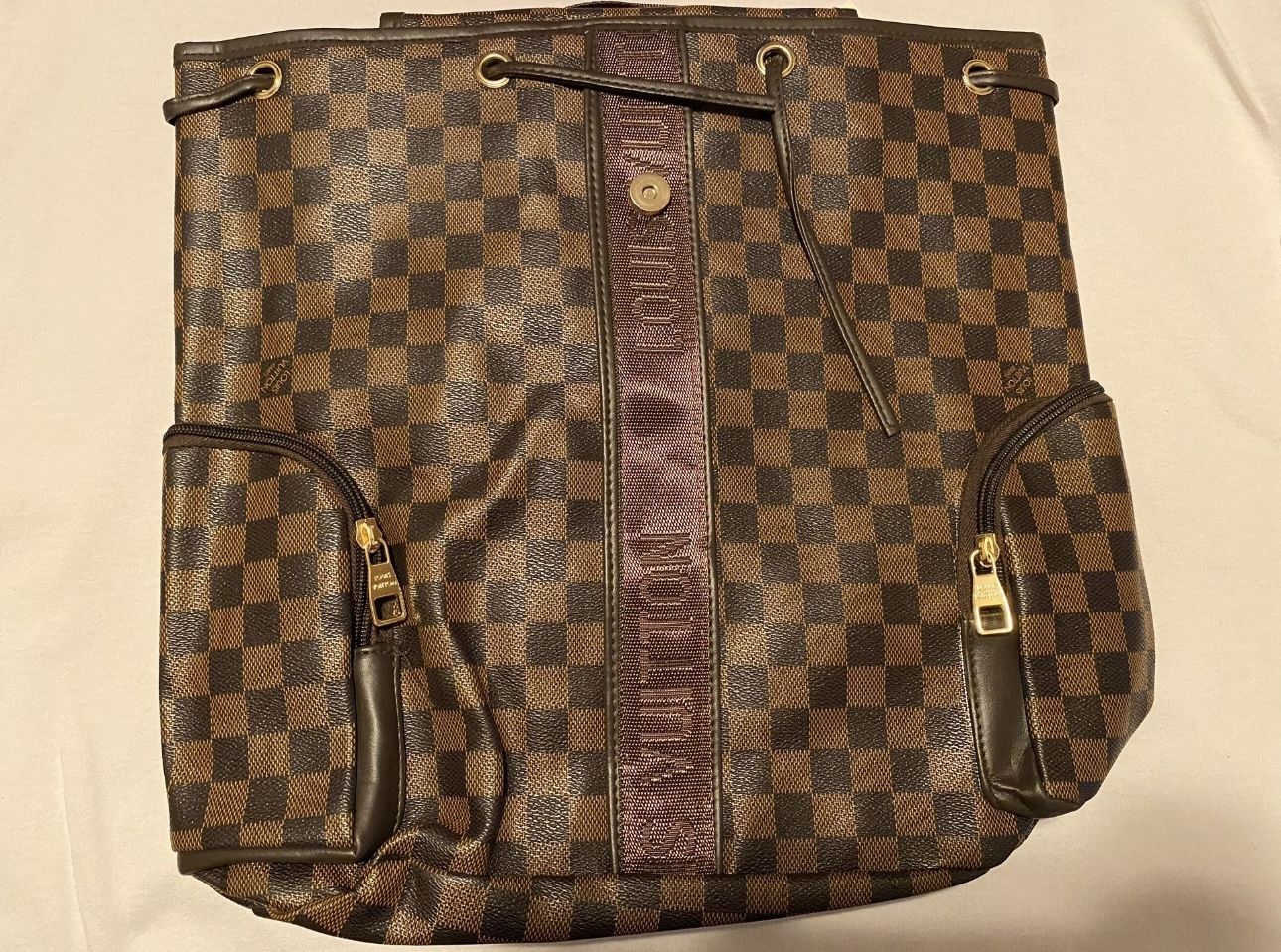 AUTHENTIC (LV)LOUIS VUITTON&GUCCI (BAGPACKS)