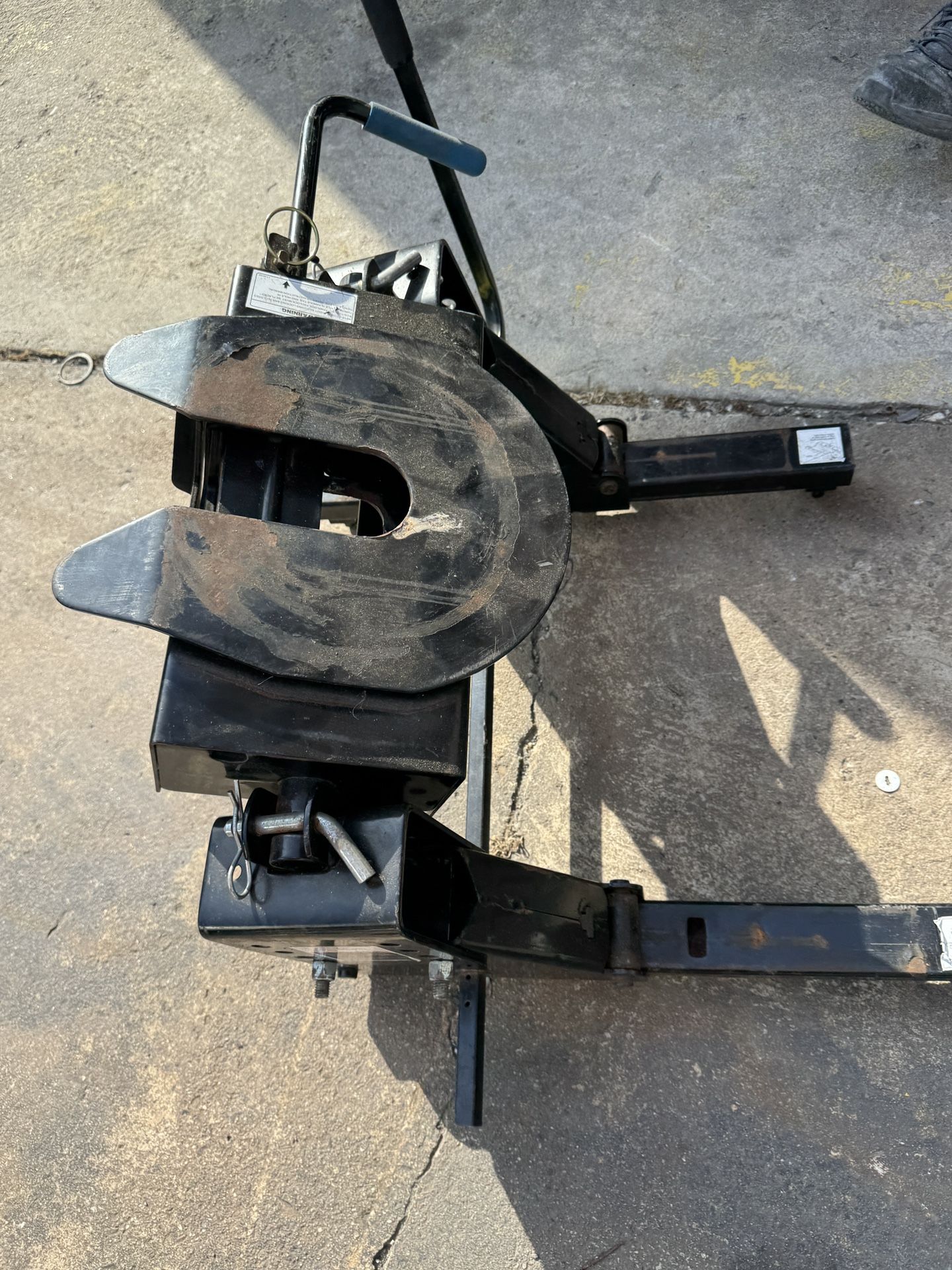 REESE 16K 5th Wheel Hitch – Heavy Duty – Ready to Tow