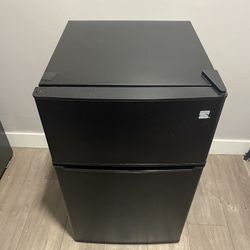 Kenmore Mini Fridge W/ Freezer