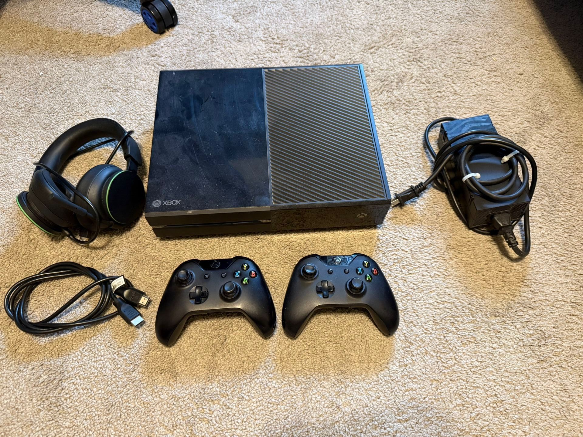 Xbox One - (Headset, Two Controllers, HDMI cable, Power Cable)