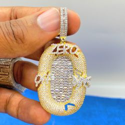 Zero Days Off Pendant 