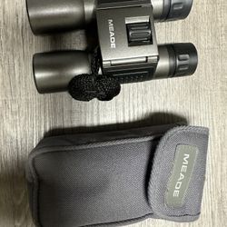 Meade 8x32 Binoculars With Case
