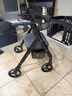 Heavy Duty Helavo walker with seat and storage