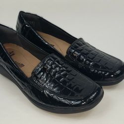 Clarks Collection  Womens Black Croc Print Loafers Flats Slip on Shoes Size 7 N