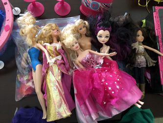 Lot of 12 Barbie Monster High Dolls, Barbie Pool Slide BBQ, Hard Travel closet case Excellent Condition for Sale in Vista, - OfferUp