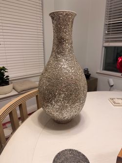 Gold decorative bulbous vase