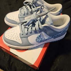 W Nike Dunk Low Blue Paisley Worn Once basically new Size 5.5 $70 obo