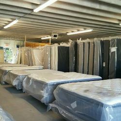 🚨 Mattress Liquidation – Starting at $250 (Queen, King, Full, Twin) 🚨