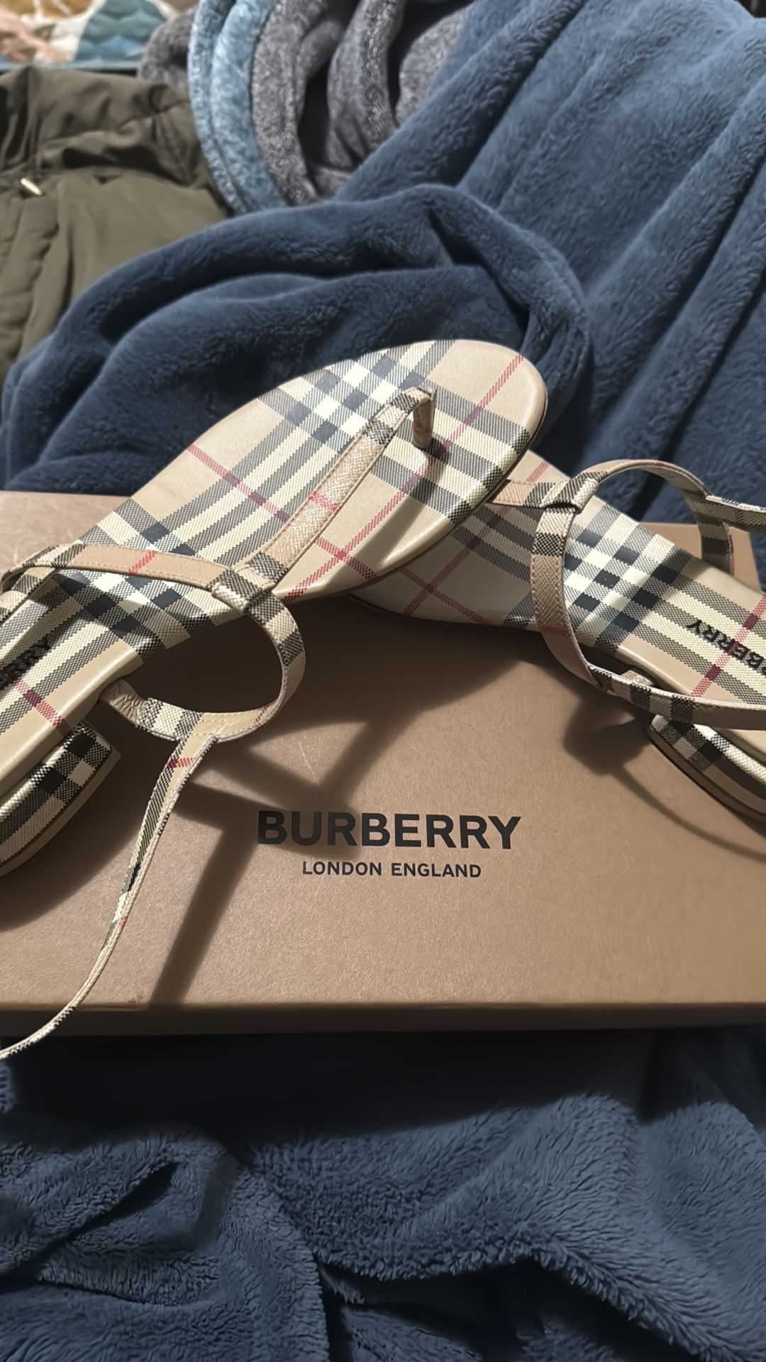 Women Burberry Sandals Size 8 Authentic 