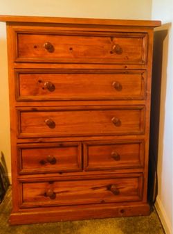 9 Drawer Dresser with beautiful Mirror and 5 large drawer dresser