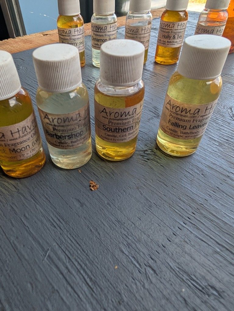 Candle/Soap Making Scents(Bad Full. About 100)