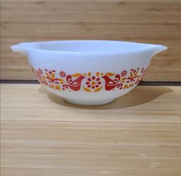 VINTAGE PYREX Friendship Birds 2 1/2 Quarts Cinderella Milk Glass Mixing Bowl