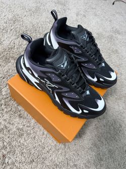 Louis Vuitton Runner Tatic Sneakers size 10
