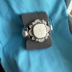 Howlite 3 On SSilver 2.5 “ Wide Buffalo Cuff Bracelet 