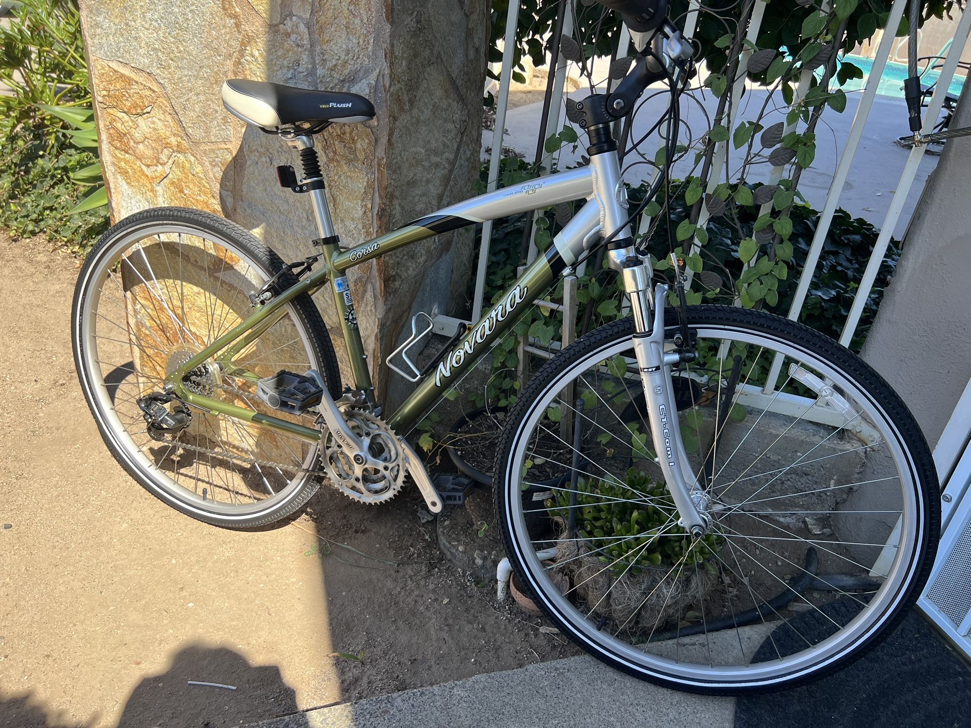 Novara Corsa Hybrid Bicycle