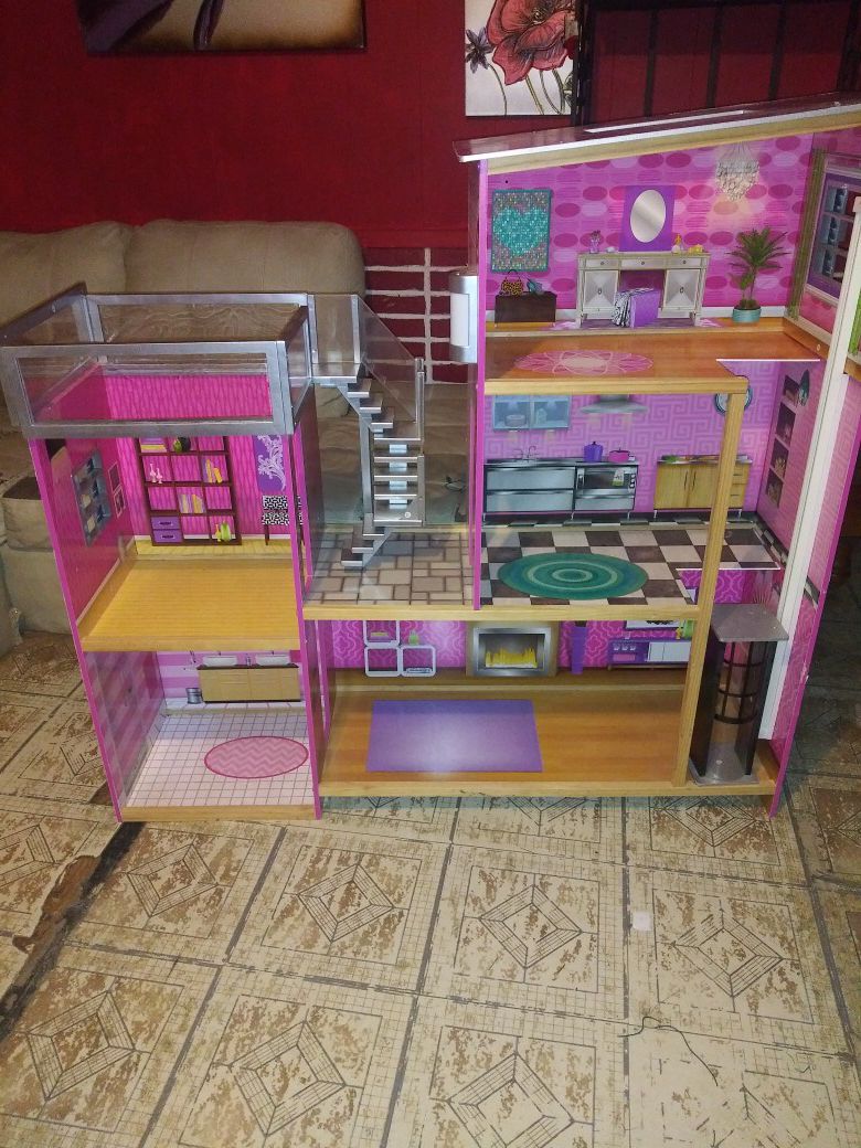 Uptown doll house