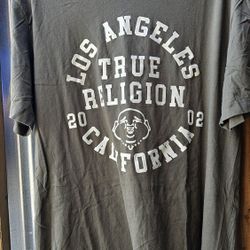 True Religion pre loved
Men's XXL La Flock Tee 
Excellent condition 
No rips or 
Green olive 
No rips or stains 
