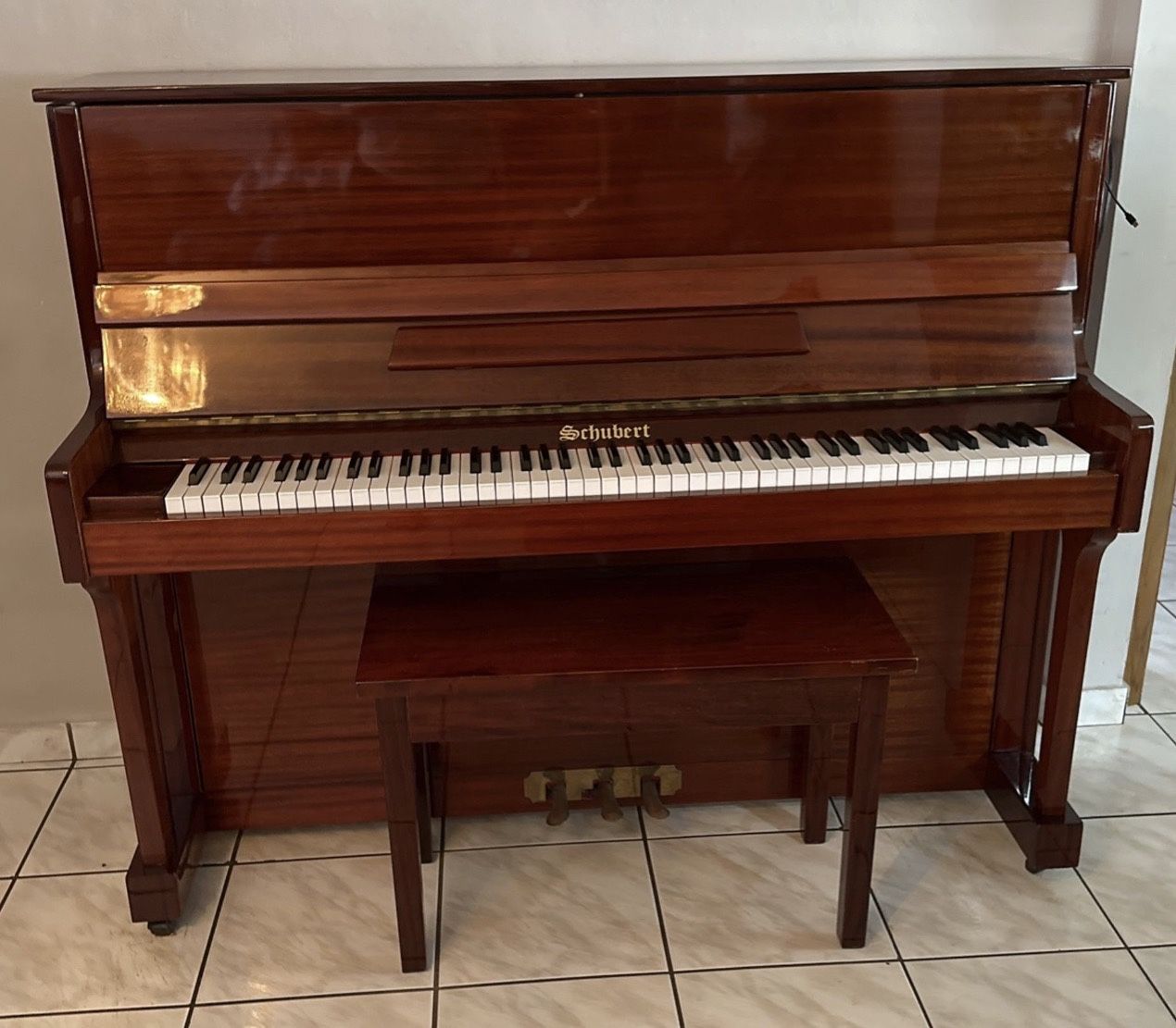 Schubert Studio Piano