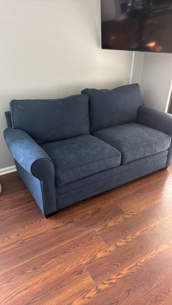 Pull out convertible couch