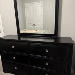Free Belcourt Black Dresser