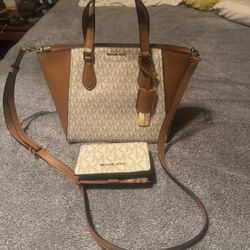 Michael Kors And Wallet Vanilla & Acorn Coated Canvas Small Taryn Top Zip Satchel Good 👍🏻 