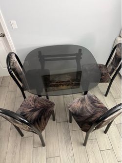 Vintage style dinning table for 4